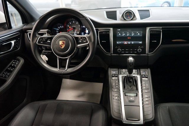 Used 2017 Porsche Macan S image 11