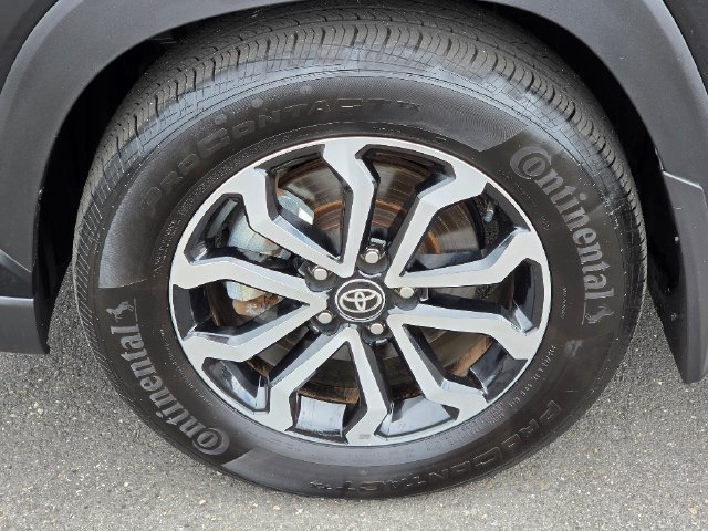 Used 2024 Toyota Corolla Cross AWD Hybrid w/ Moonroof Package image 18