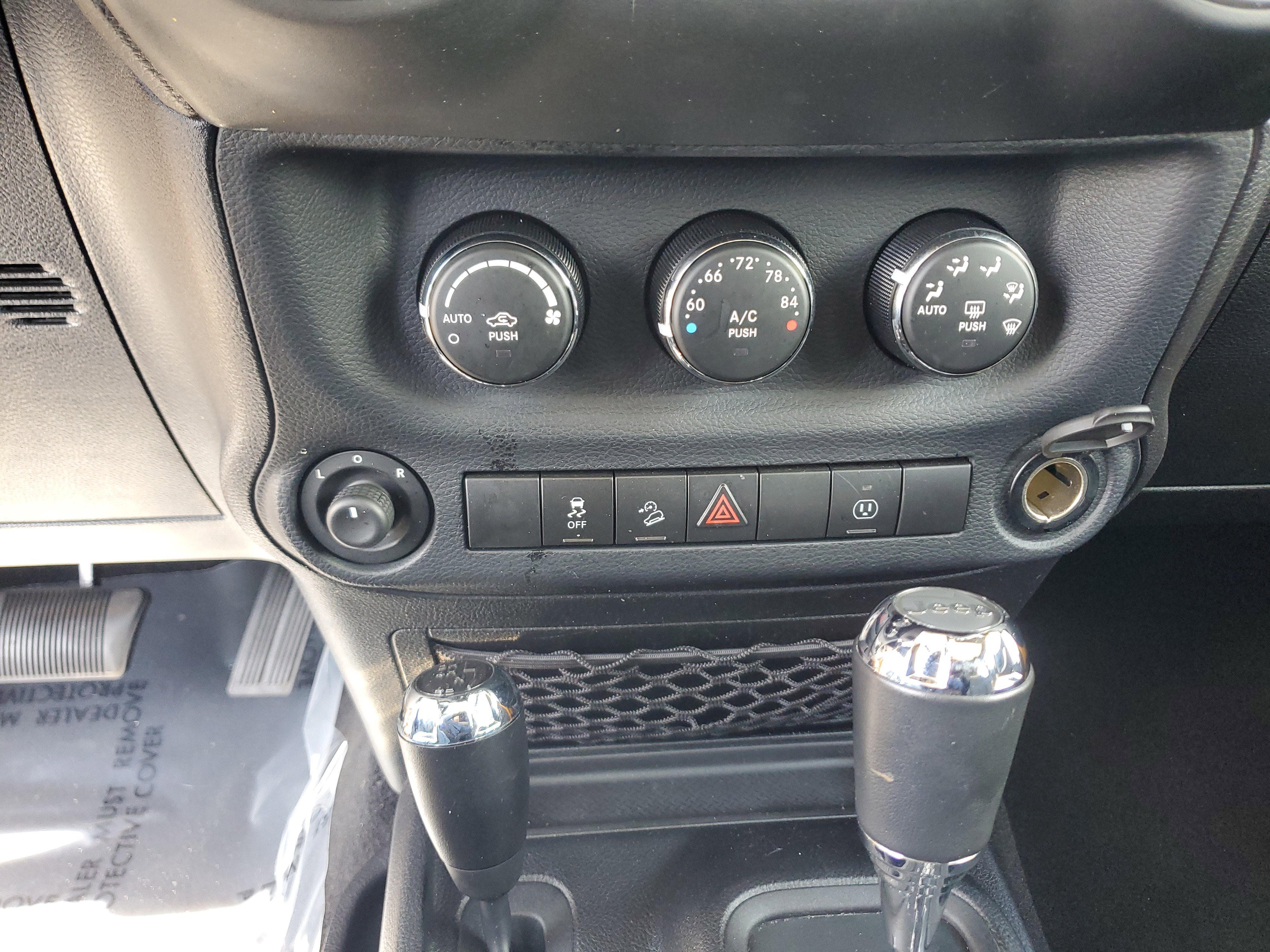 Used 2014 Jeep Wrangler Unlimited Sahara w/ Connectivity Group AWD/4WD image 24