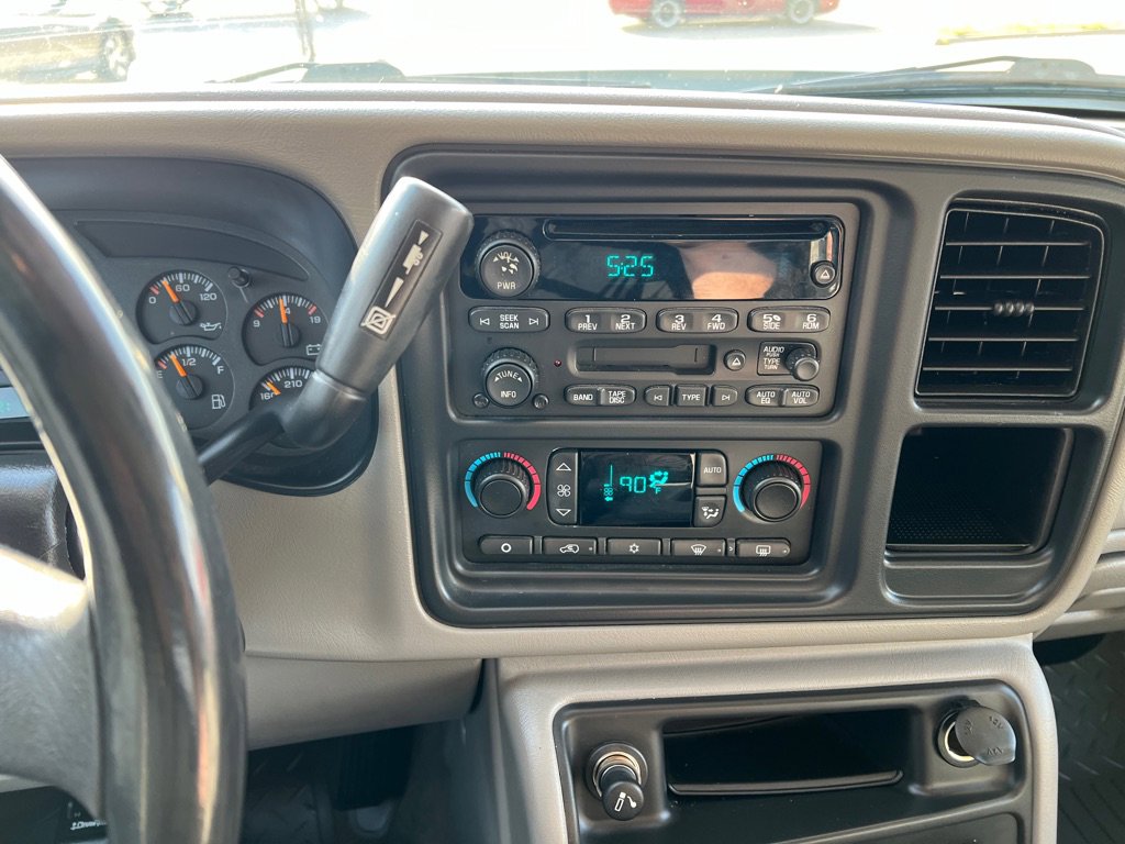 Used 2005 Chevrolet Silverado 2500 LT w/ Heavy-Duty Power Package image 26