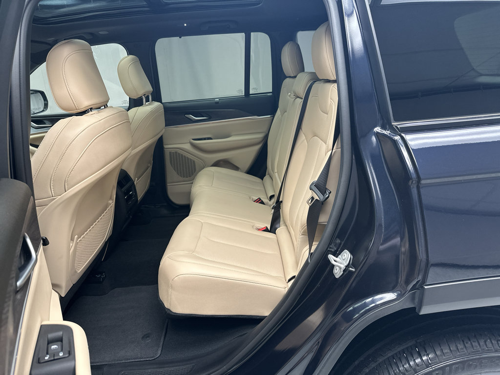 Used 2024 Jeep Grand Cherokee Limited w/ Luxury Tech Group II AWD/4WD image 15