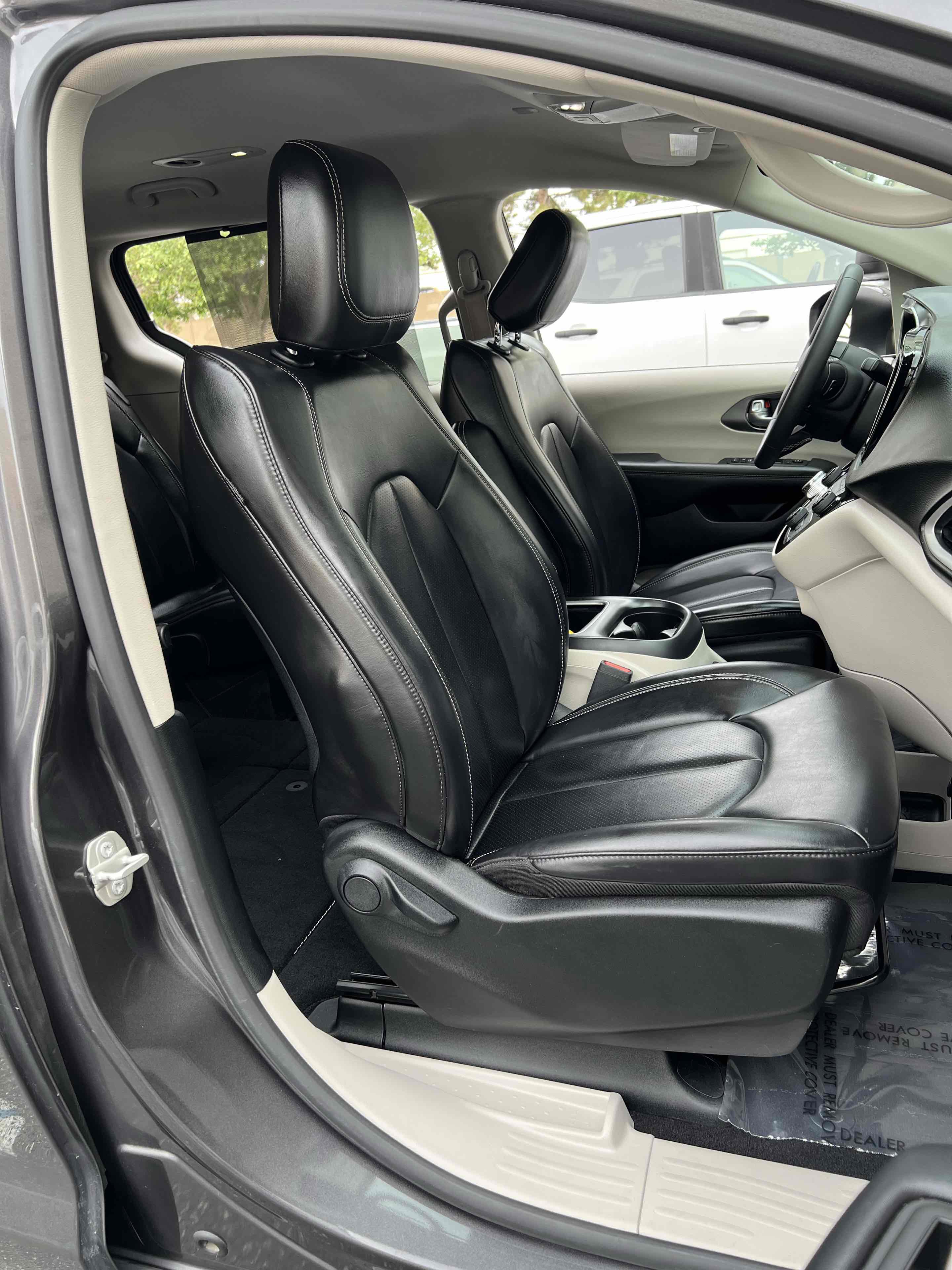 Used 2023 Chrysler Pacifica Touring-L image 44