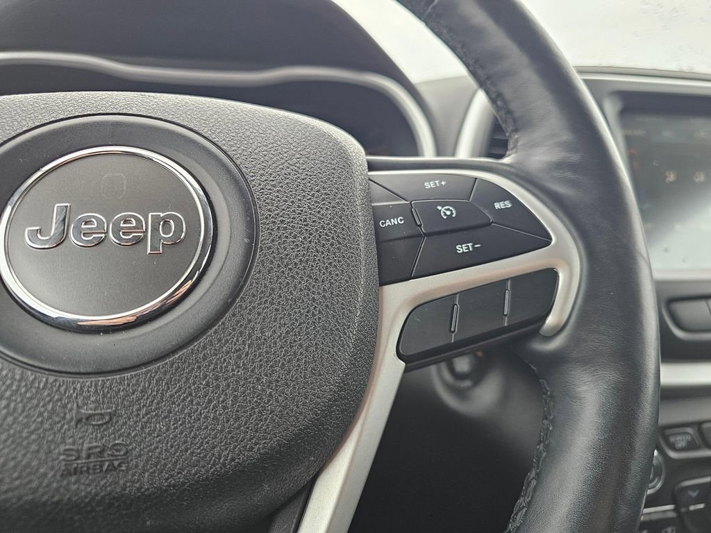 Used 2018 Jeep Cherokee Latitude Plus w/ Cold Weather Group image 35