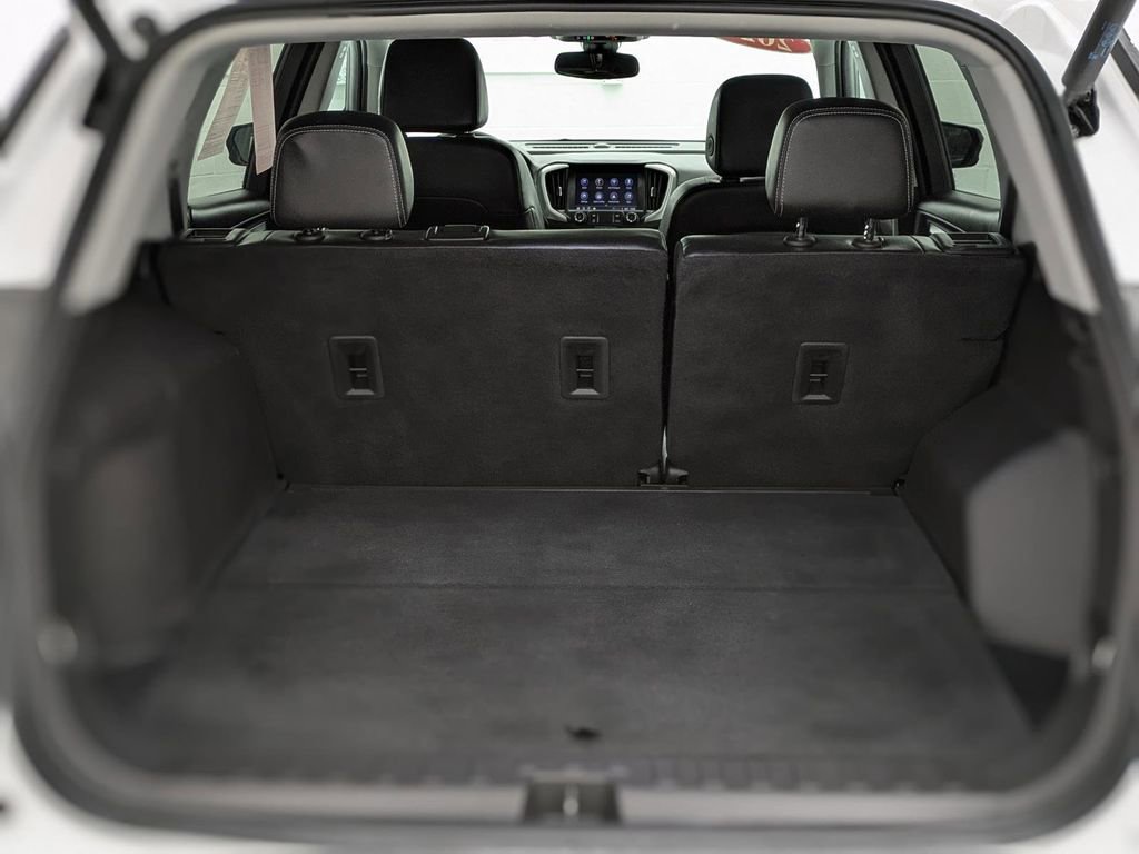 Used 2024 GMC Terrain SLT AWD/4WD image 12