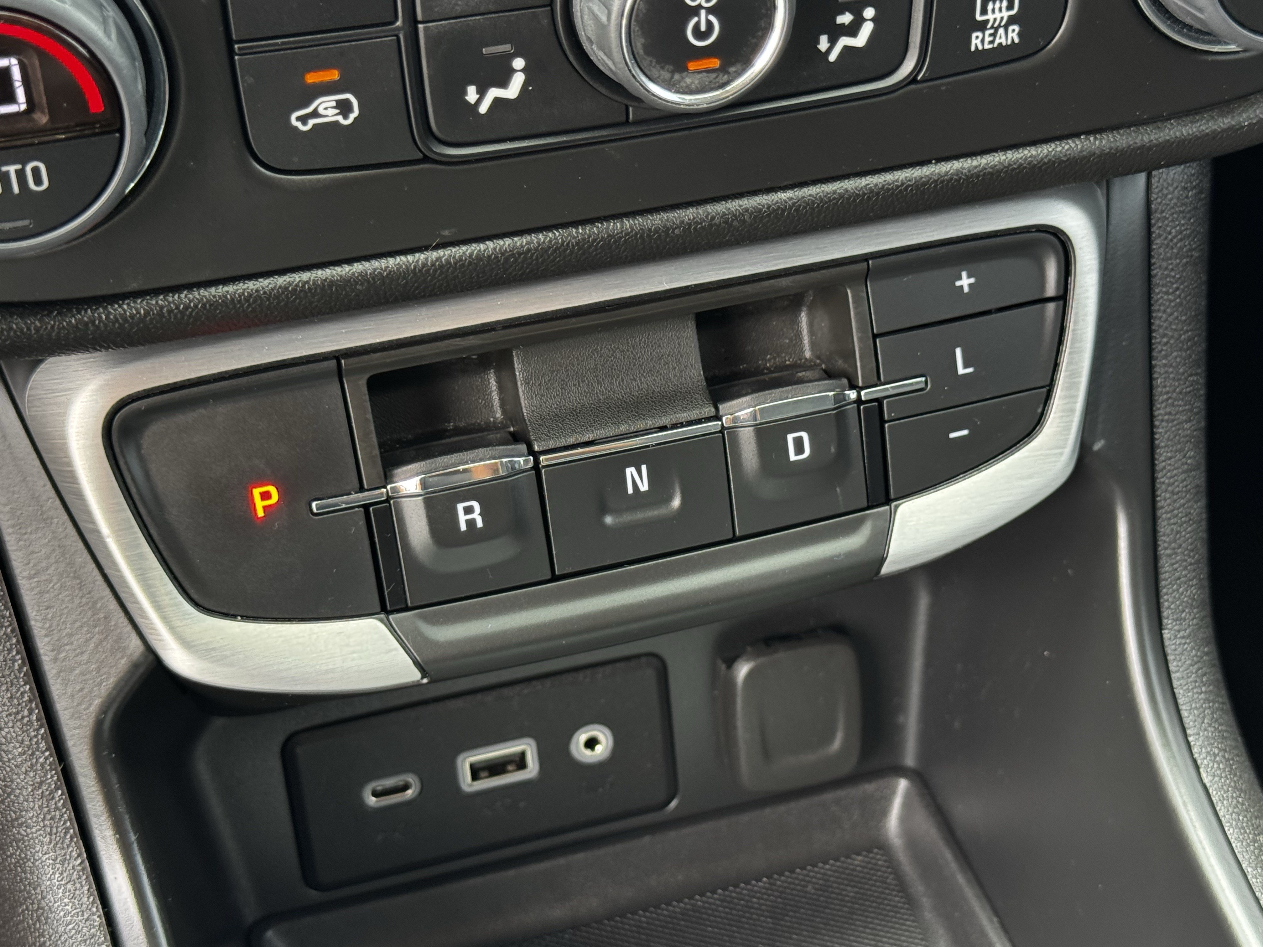 Used 2024 GMC Terrain SLE w/ Driver Convenience Package FWD image 21
