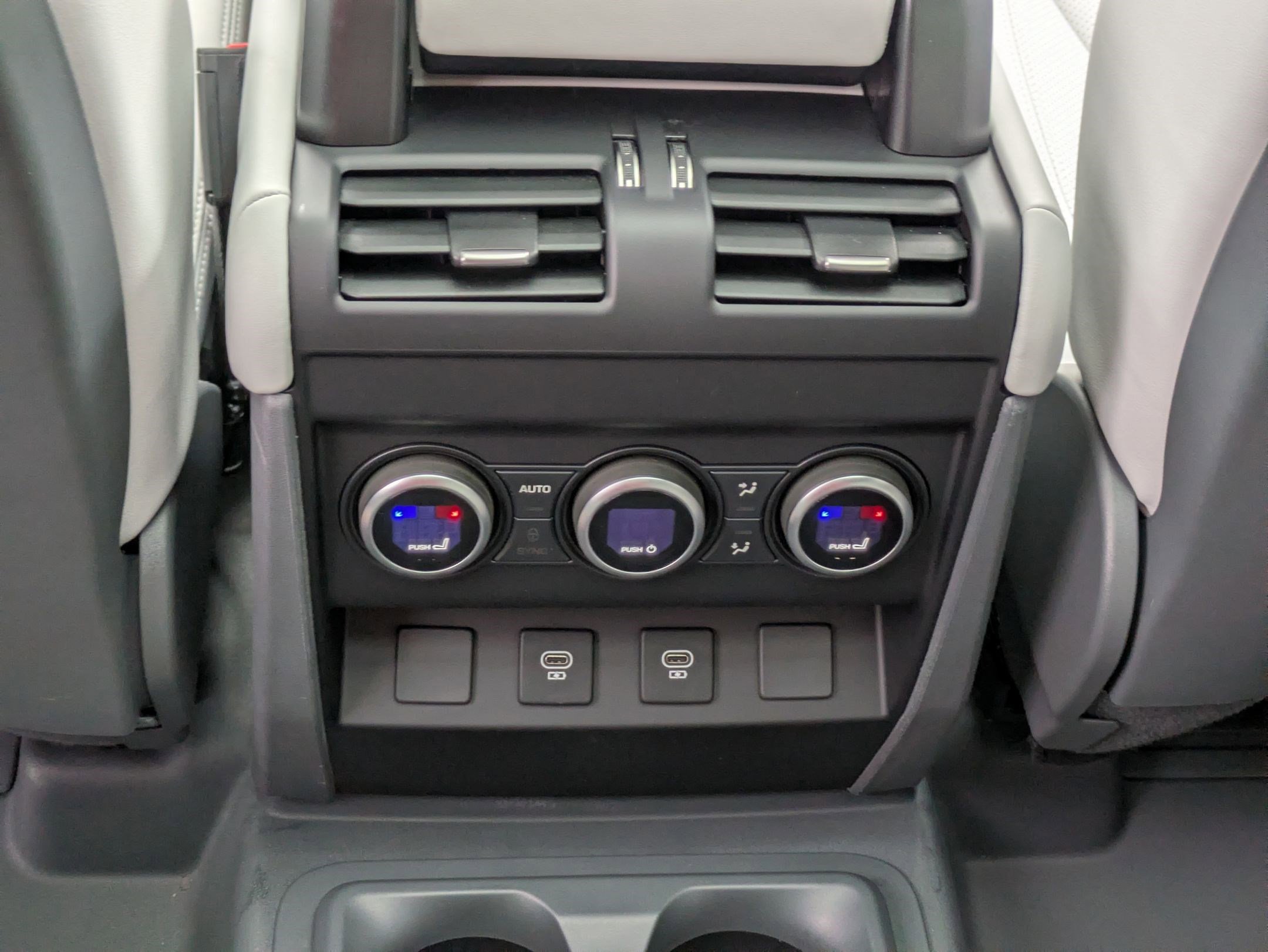 Used 2025 Land Rover Defender 130 S image 29