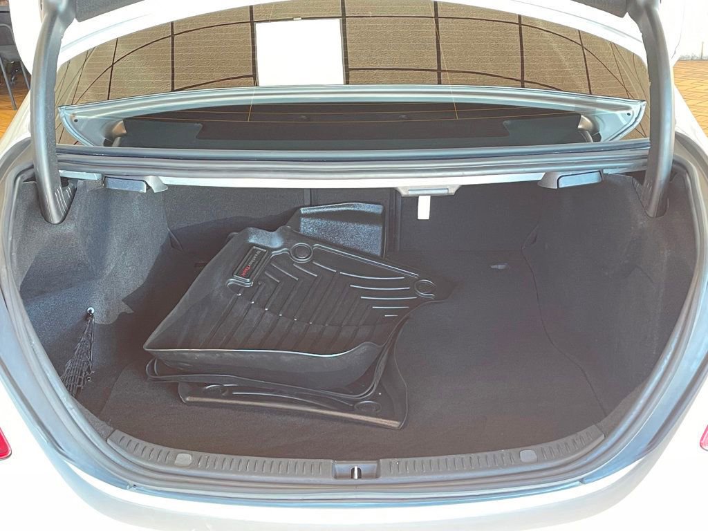 Used 2017 Mercedes-Benz E 300 4MATIC image 25