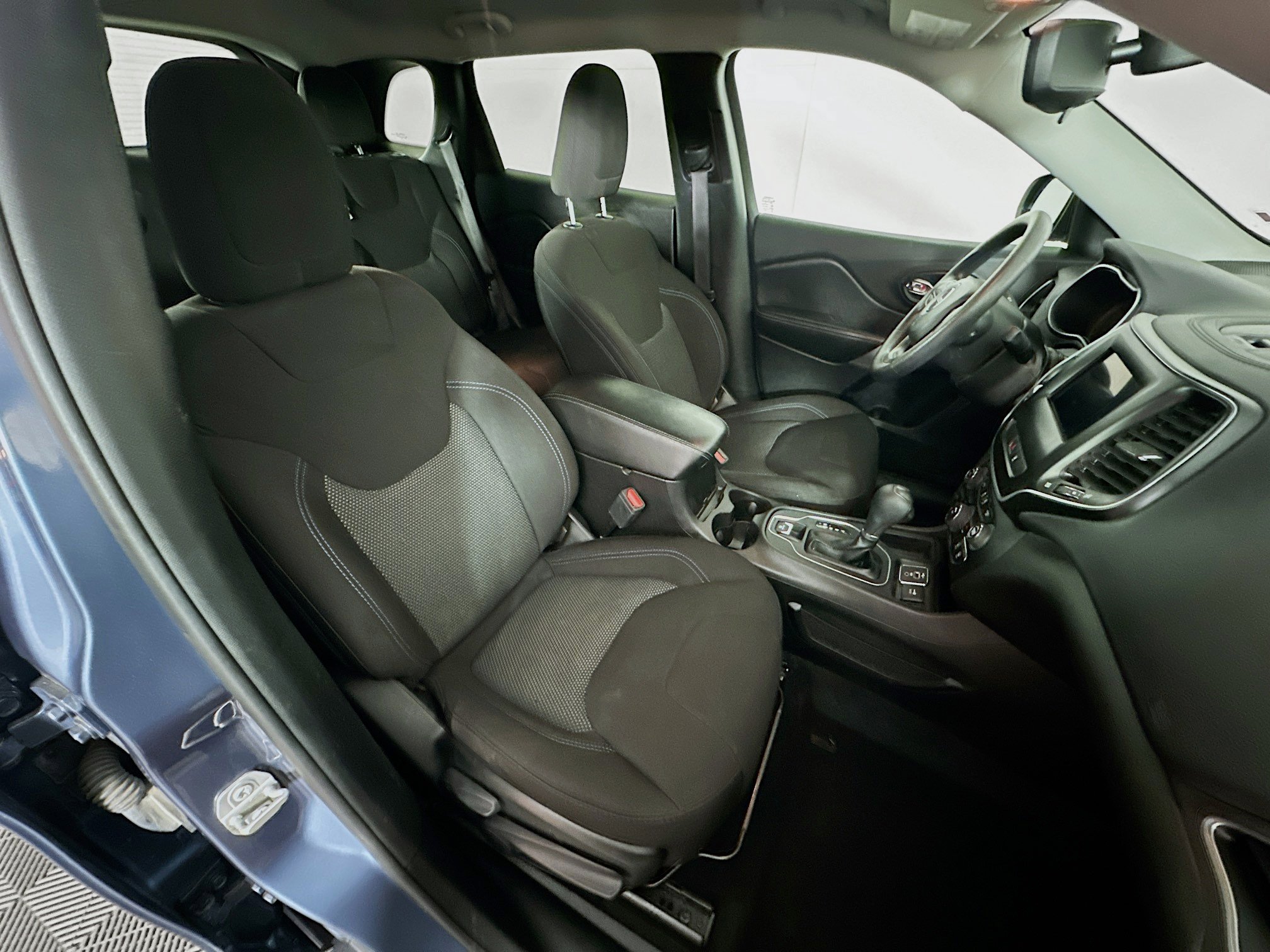 Used 2021 Jeep Cherokee Latitude image 29