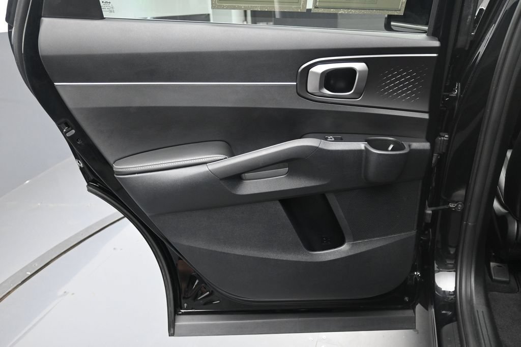 Used 2025 Kia Sorento S w/ Panoramic Sunroof Package FWD image 24