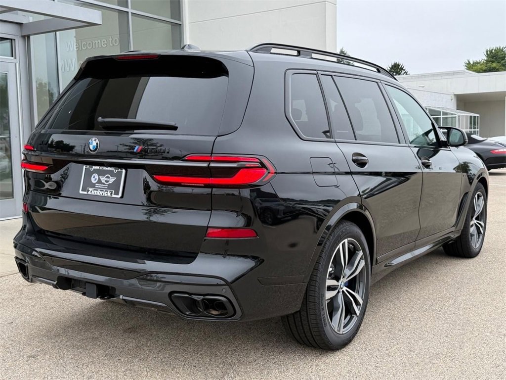 New 2026 BMW X7 M60i image 3