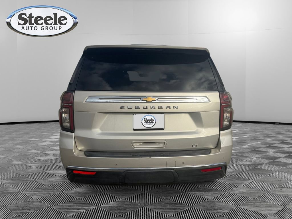 Used 2022 Chevrolet Suburban LT w/ Luxury Package image 4