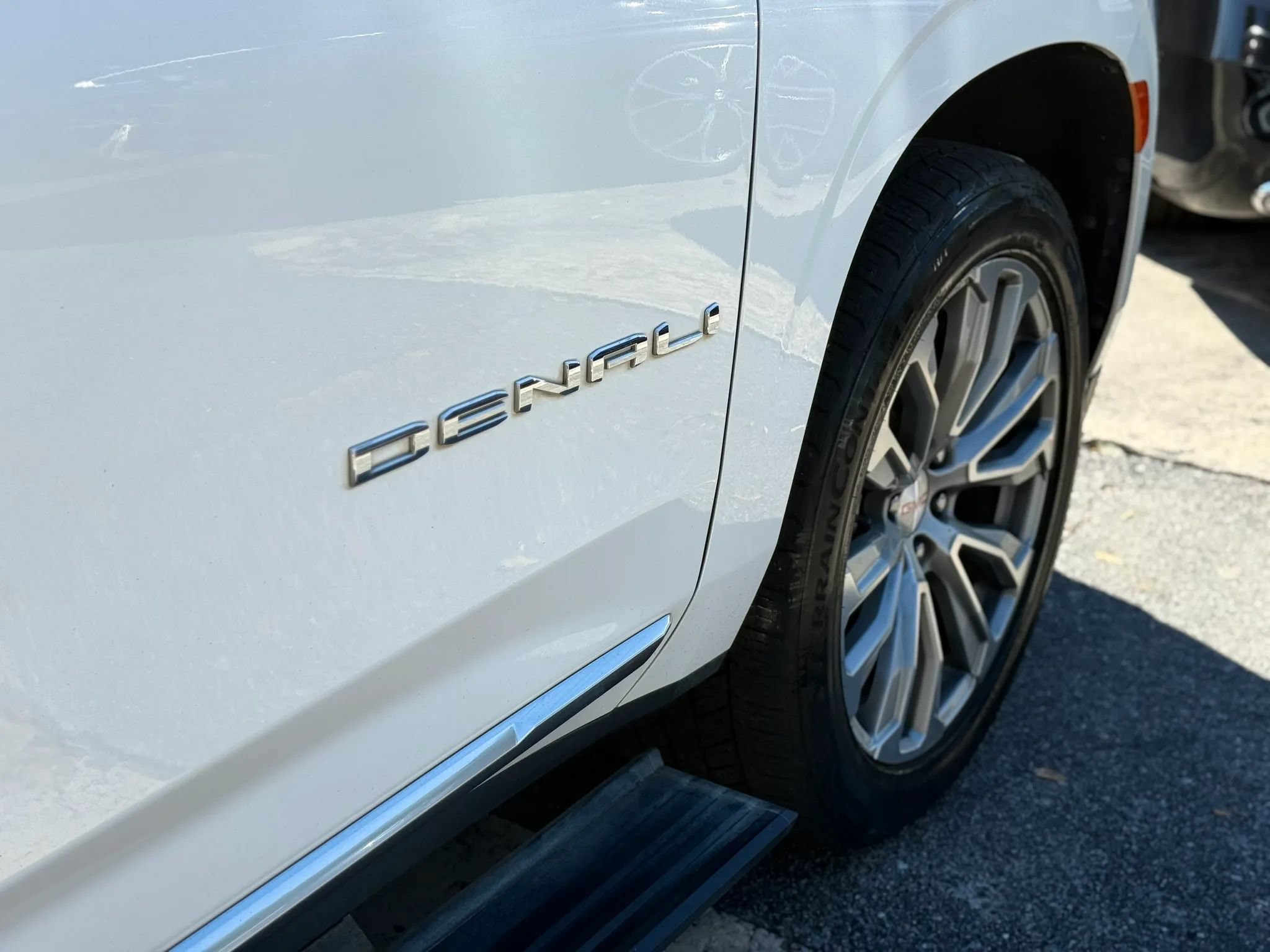 Used 2021 GMC Yukon XL Denali w/ Denali Premium Package RWD image 12