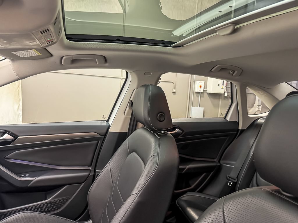 Used 2021 Volkswagen Jetta SEL Premium FWD image 11