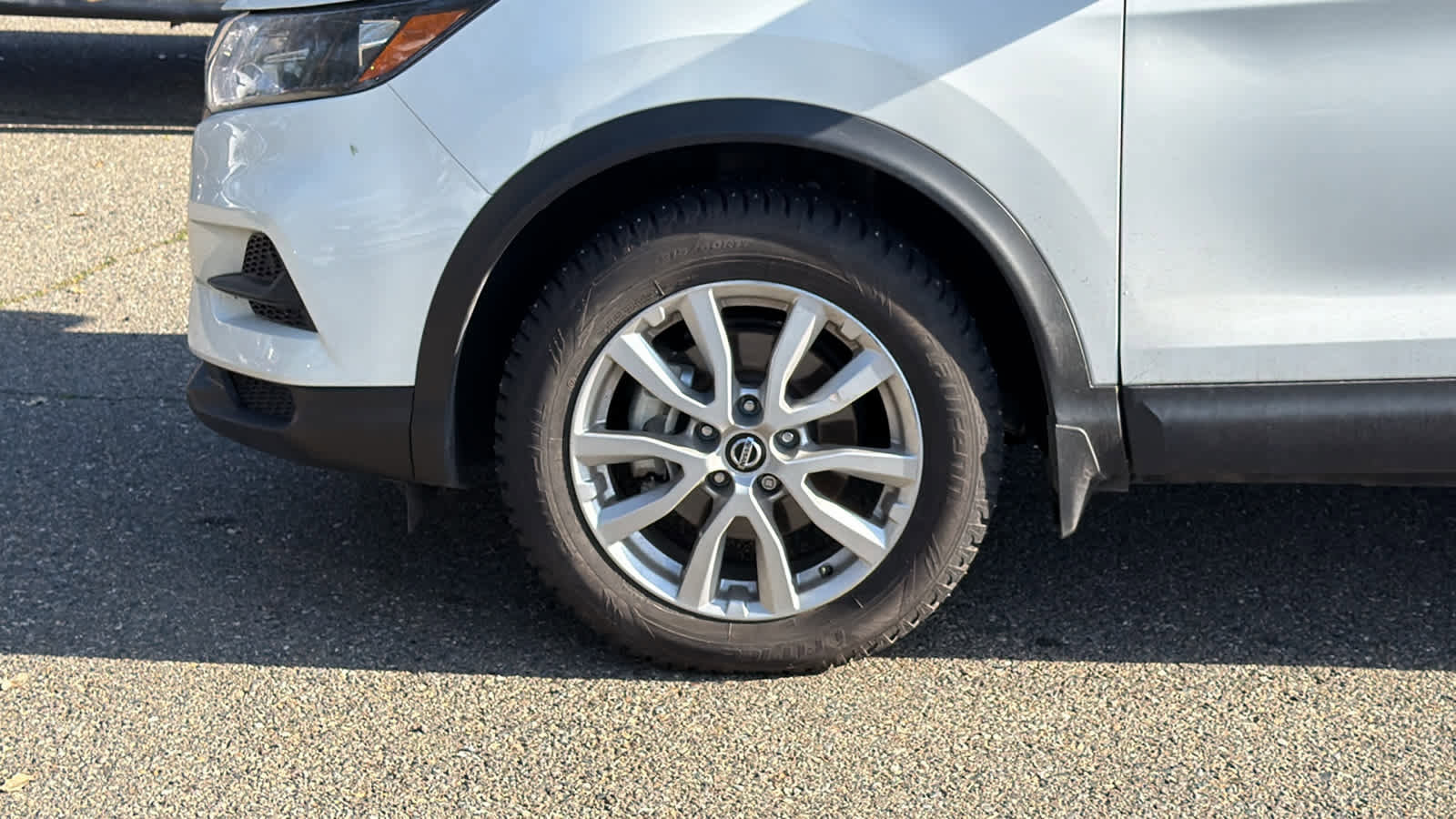 Used 2022 Nissan Rogue Sport S image 9