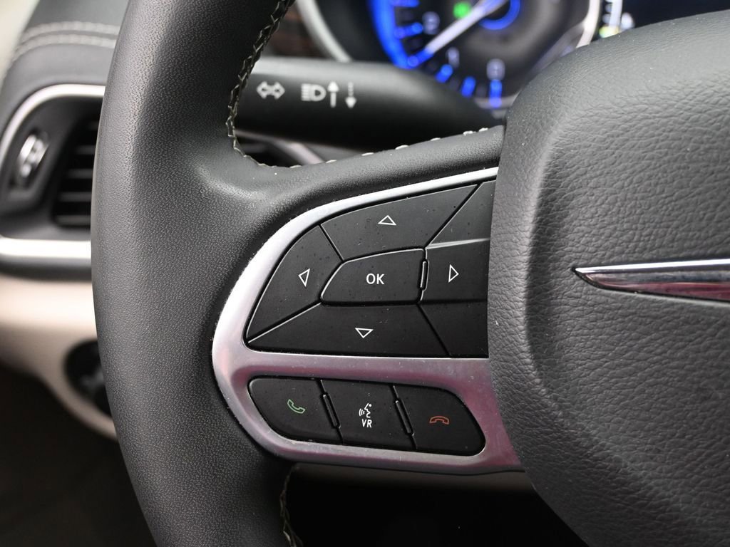 Used 2023 Chrysler Pacifica Limited FWD image 15