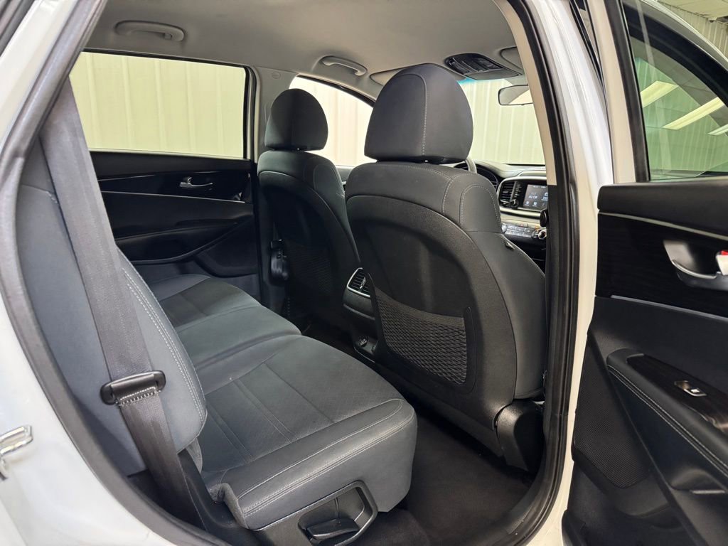 Used 2020 Kia Sorento LX image 23