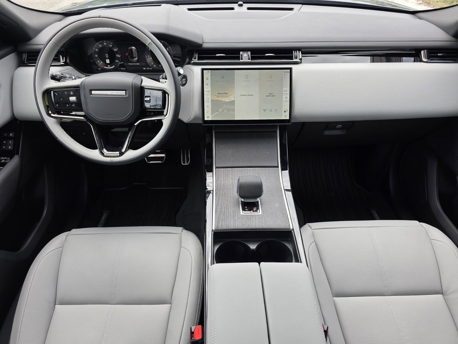 New 2026 Land Rover Range Rover Velar Dynamic SE image 4