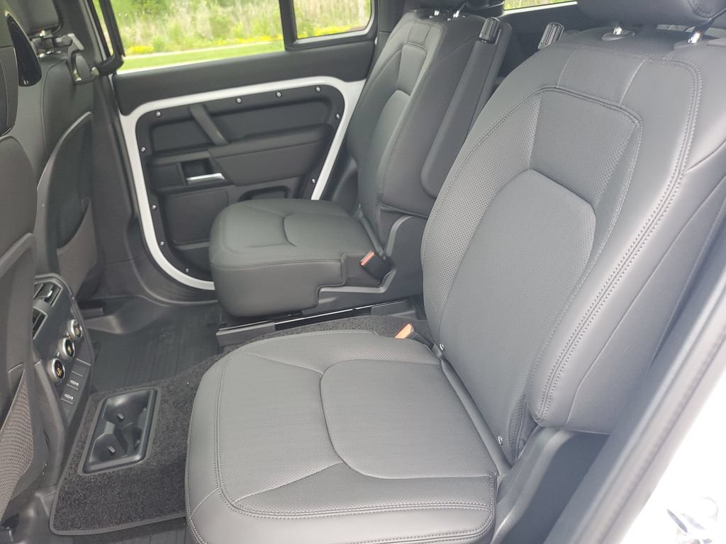 New 2026 Land Rover Defender 130 X-Dynamic SE AWD/4WD image 29