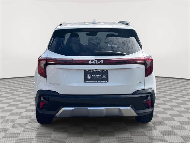 Used 2024 Kia Seltos EX AWD/4WD image 5