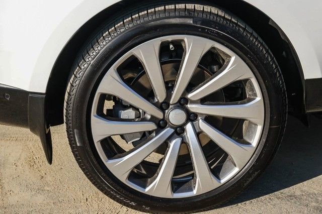 New 2025 Land Rover Range Rover Long Wheelbase SE image 10