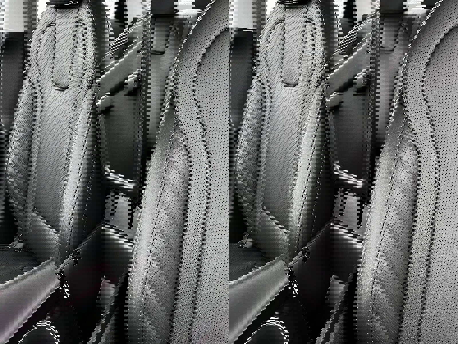 New 2025 Hyundai Elantra Limited image 18