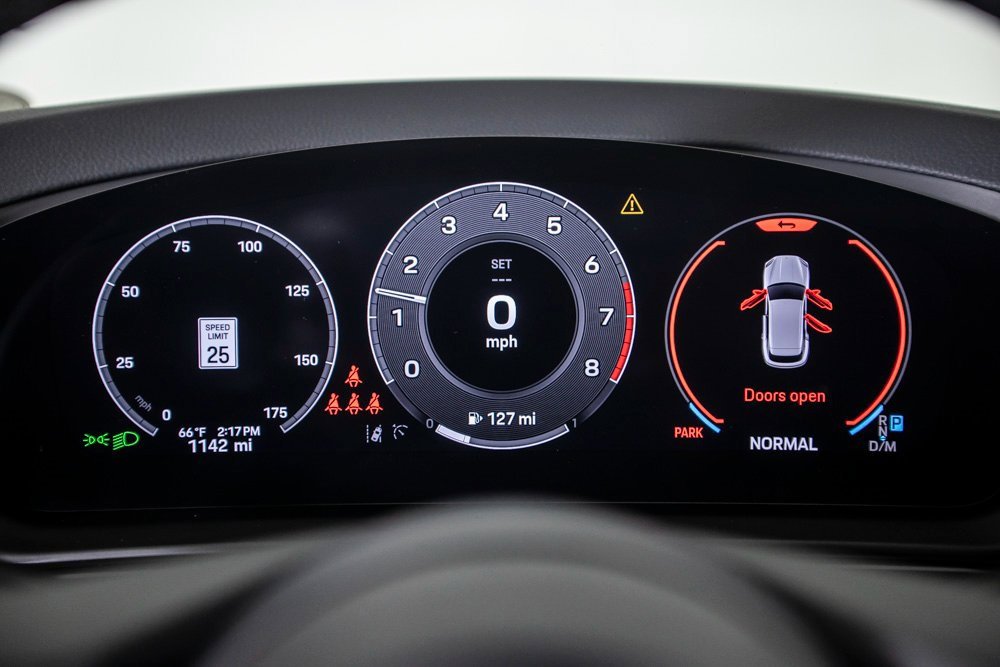 Used 2025 Porsche Cayenne image 24