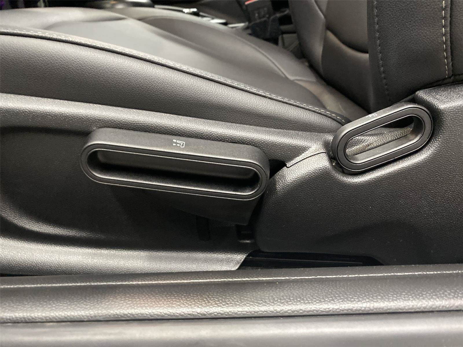 Certified 2024 MINI Cooper 2-Door Hardtop FWD image 18