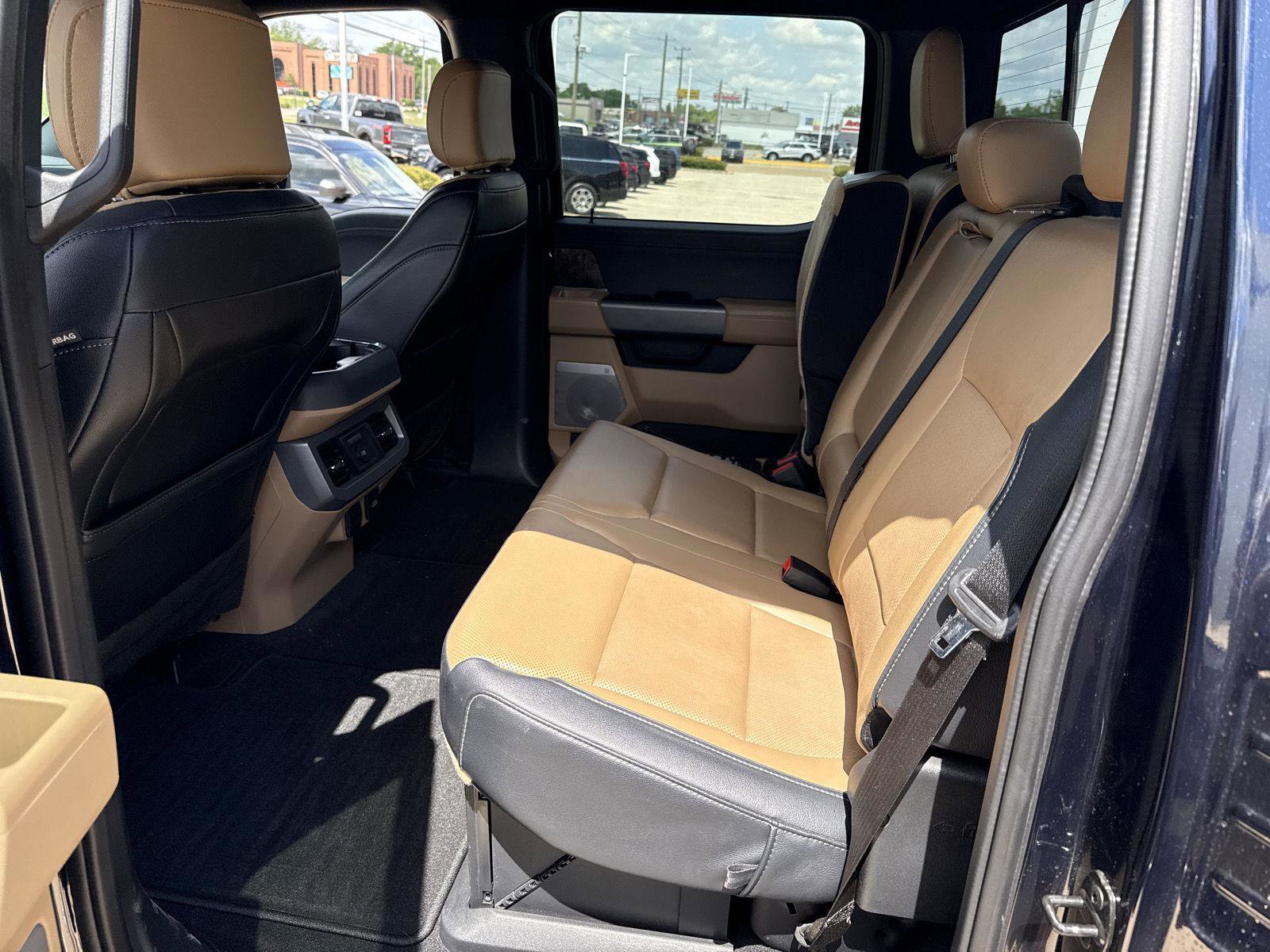 Used 2023 Ford F350 Lariat image 17