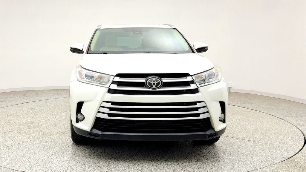 Used 2019 Toyota Highlander XLE AWD/4WD image 2
