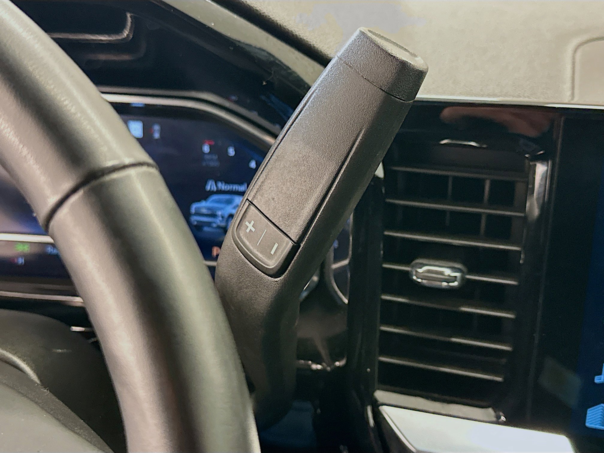 Used 2023 Chevrolet Silverado 1500 LT AWD/4WD image 25