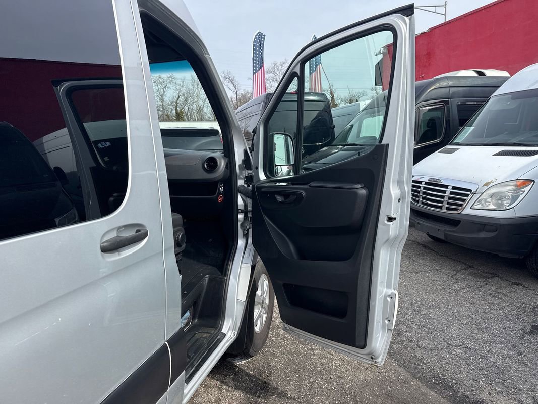 Used 2021 Mercedes-Benz Sprinter 2500 image 18