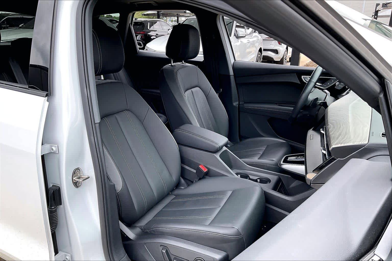 Used 2024 Audi Q4 e-tron Prestige AWD/4WD image 9