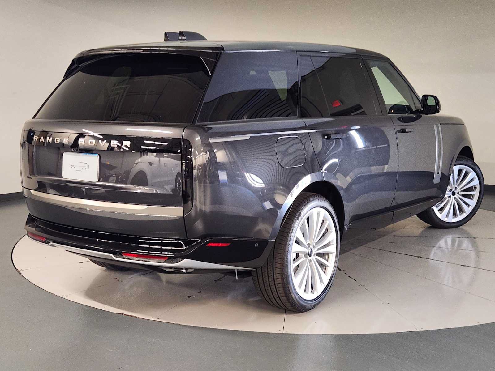 New 2026 Land Rover Range Rover Long Wheelbase SE AWD/4WD image 2