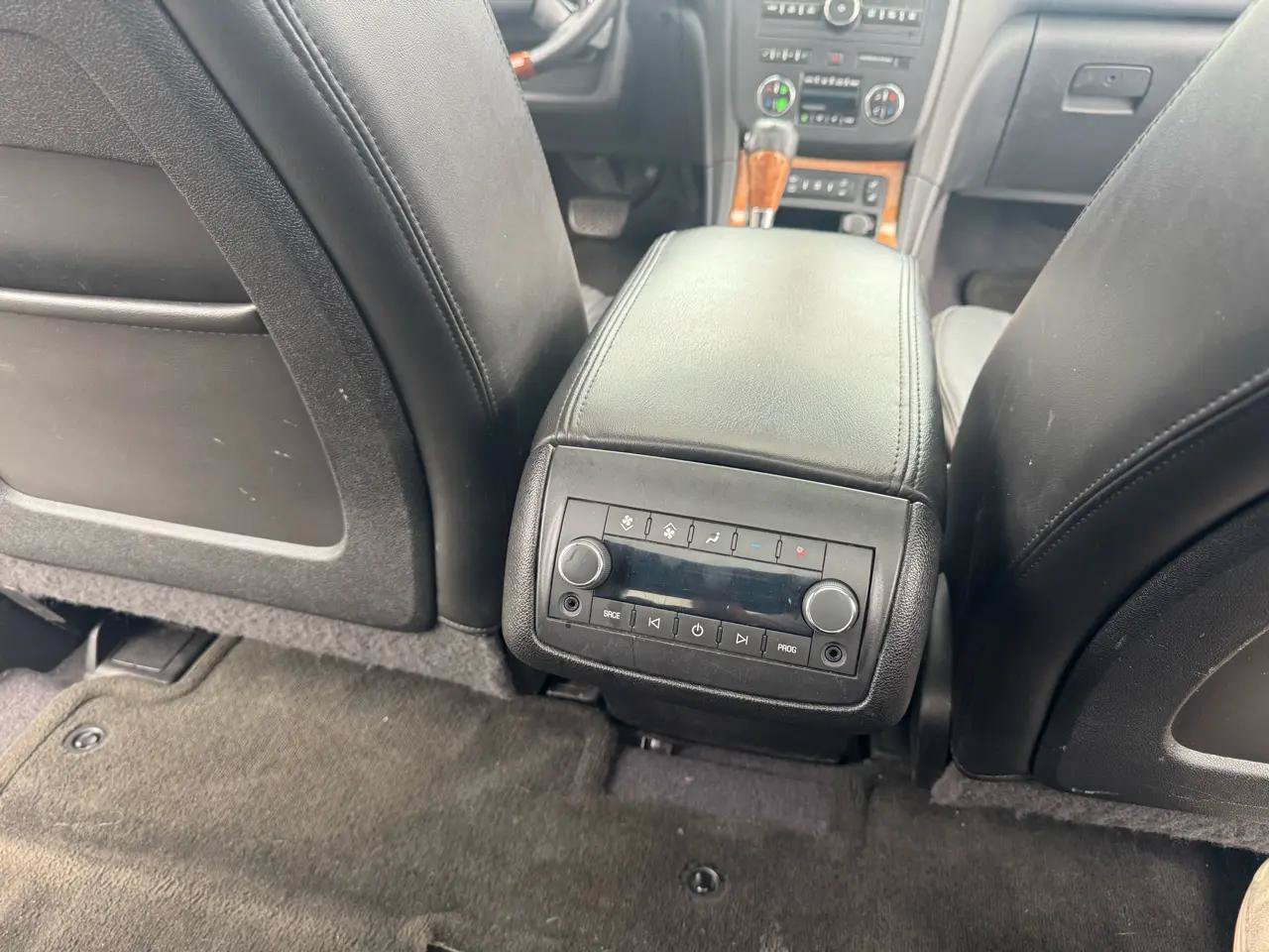 Used 2011 Buick Enclave CXL AWD/4WD image 35