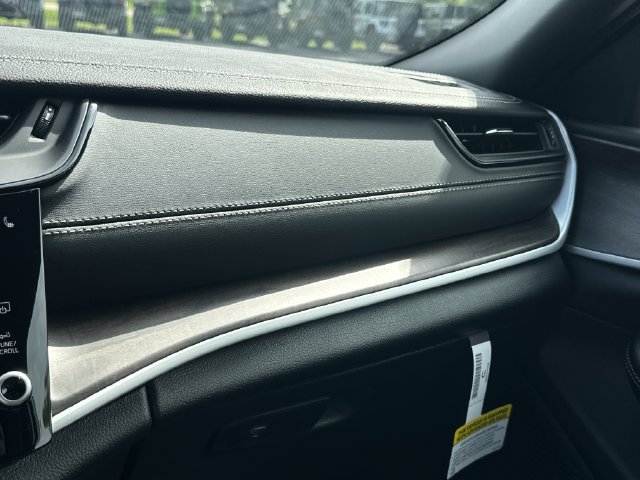 New 2027 Jeep Grand Cherokee Altitude AWD/4WD image 23