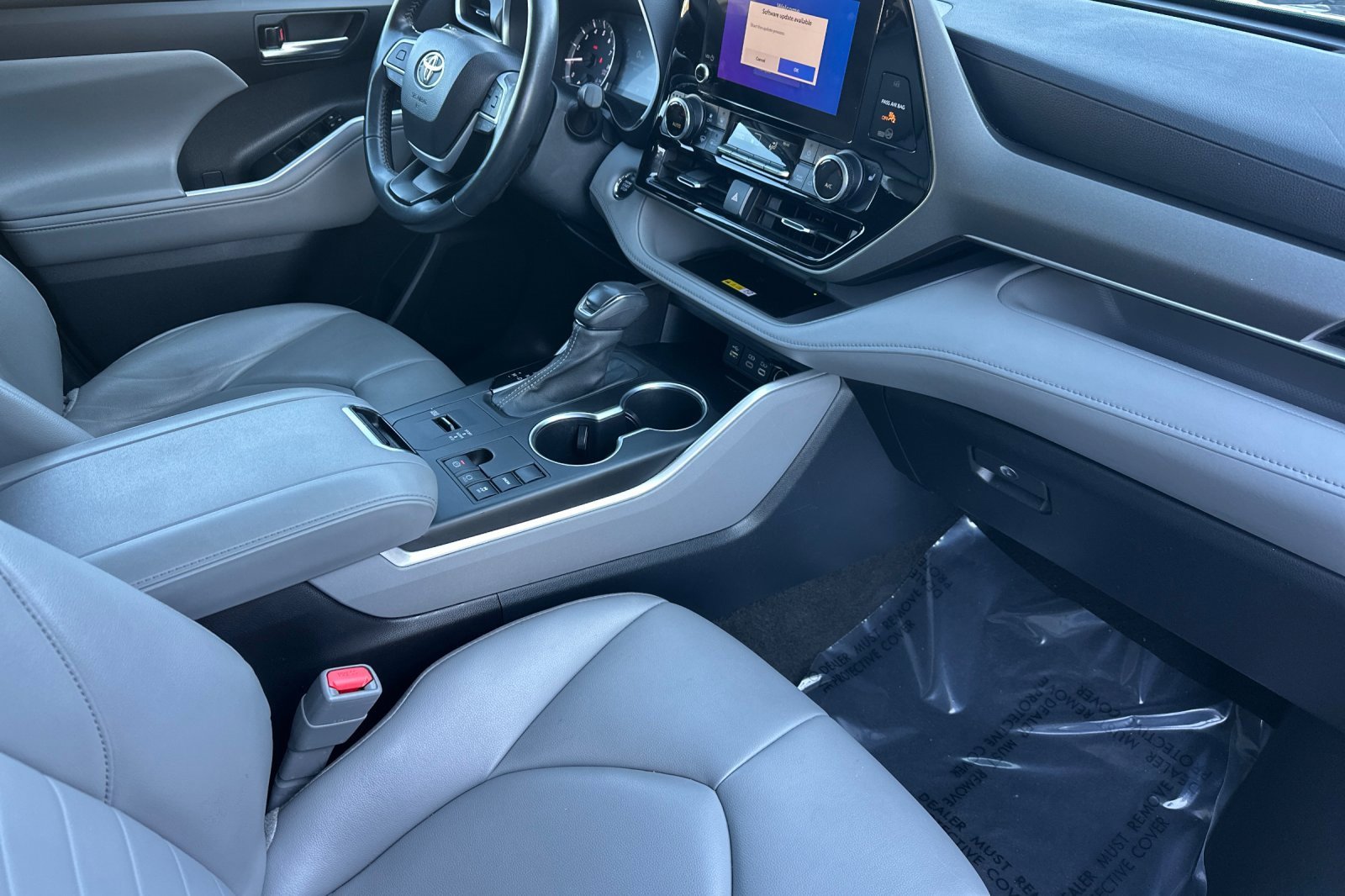 Used 2023 Toyota Highlander XLE image 21