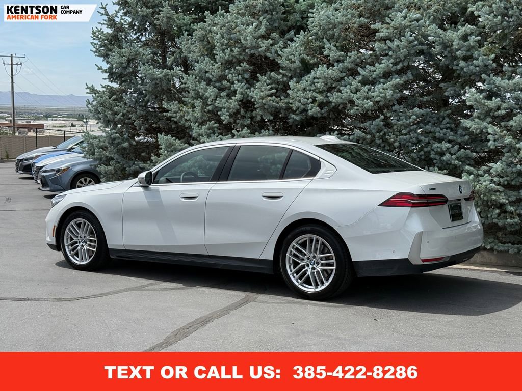 Used 2025 BMW 530i xDrive image 5