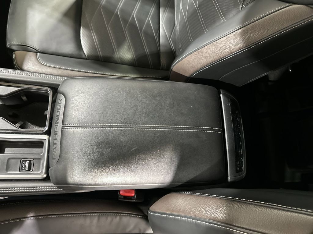 Used 2024 Nissan Pathfinder Platinum image 23