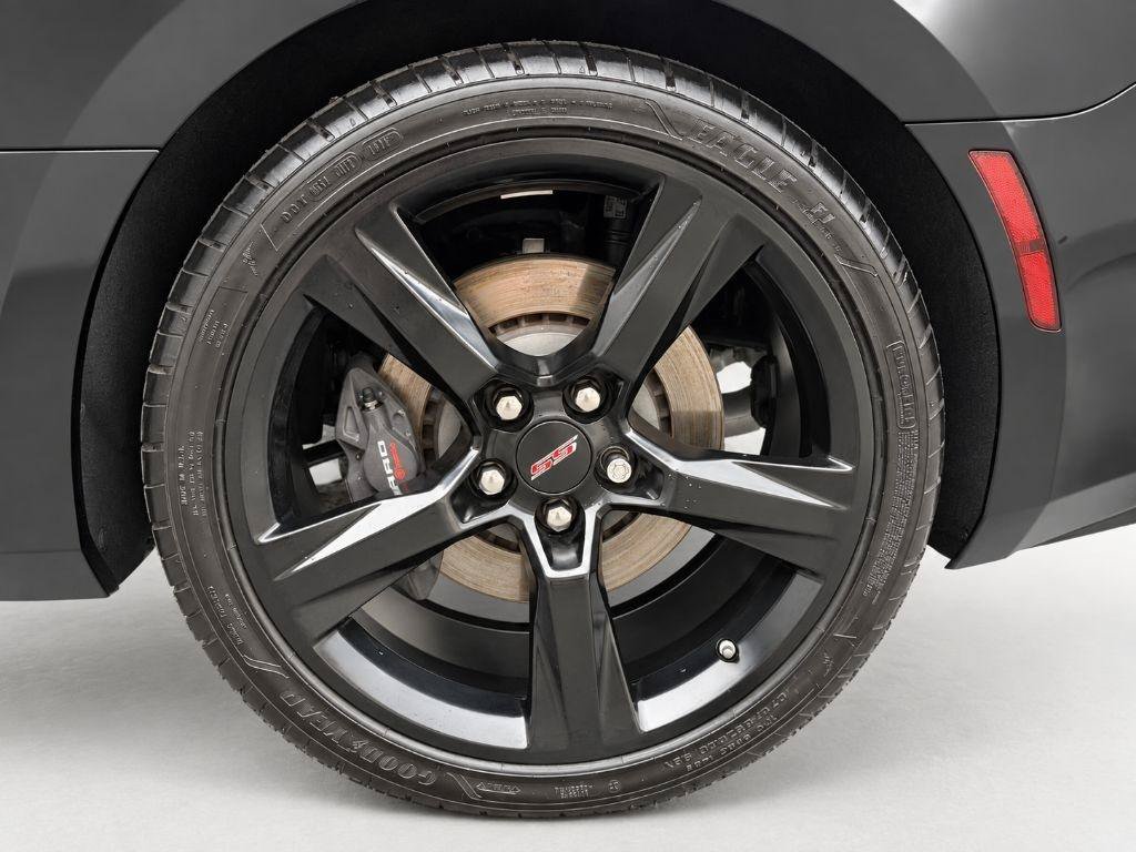 Used 2016 Chevrolet Camaro SS RWD image 12