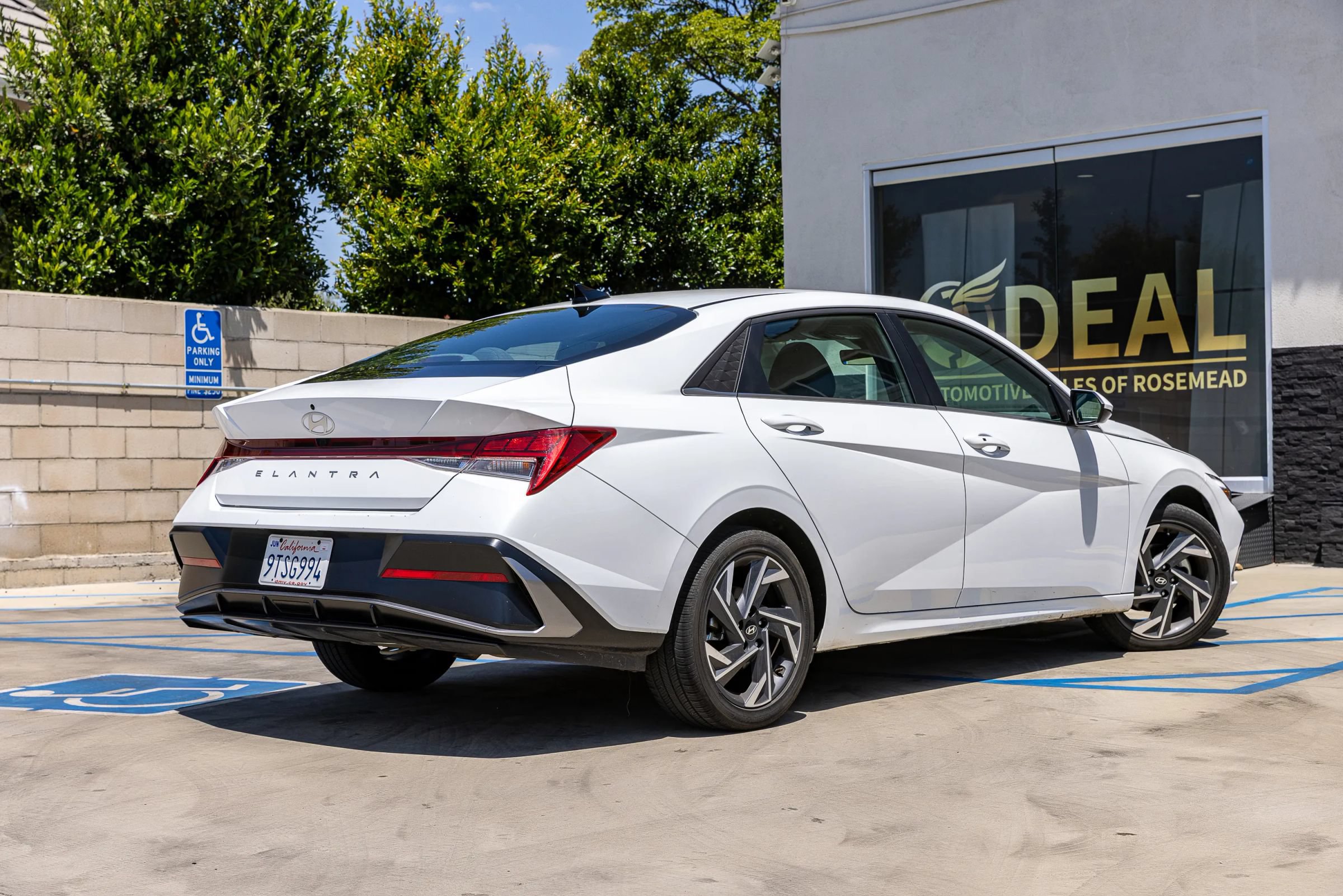 Used 2025 Hyundai Elantra SEL FWD image 9