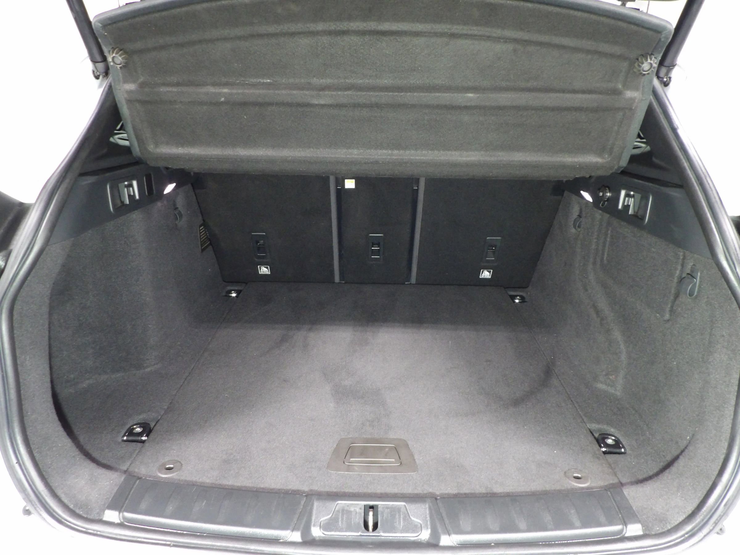 Used 2018 Jaguar F-PACE R-Sport image 11