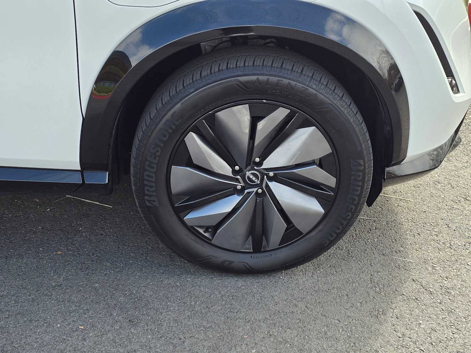 Used 2024 Nissan Ariya AWD image 9