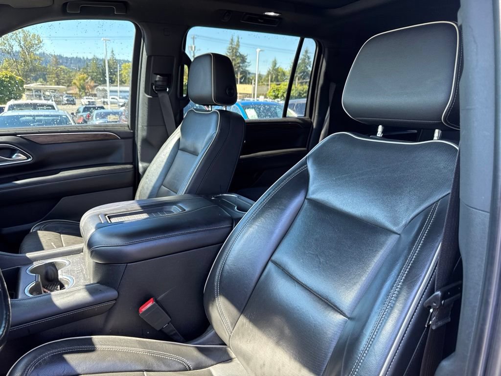 Used 2021 Chevrolet Suburban Premier w/ Premium Package AWD/4WD image 4