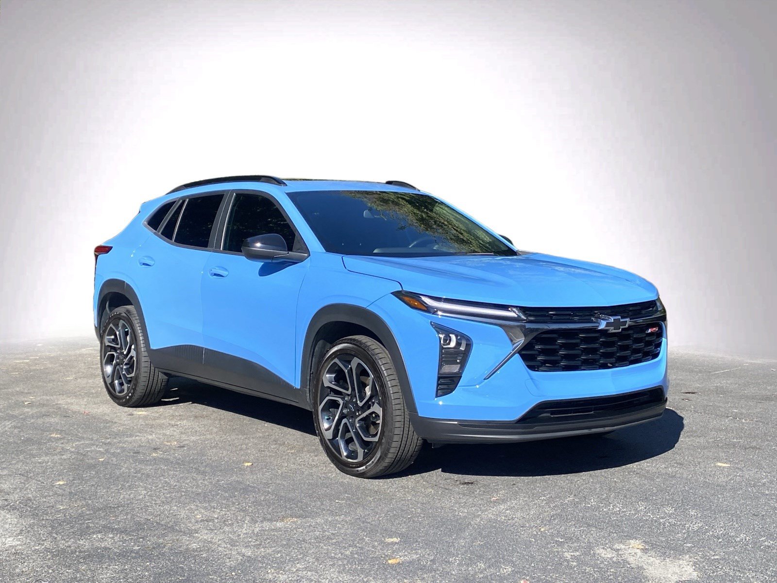 Used 2024 Chevrolet Trax RS w/ Sunroof Package FWD image 2