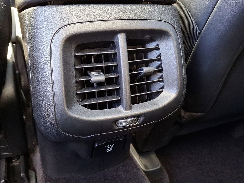 Used 2017 Jeep Cherokee Overland w/ Technology Group image 11