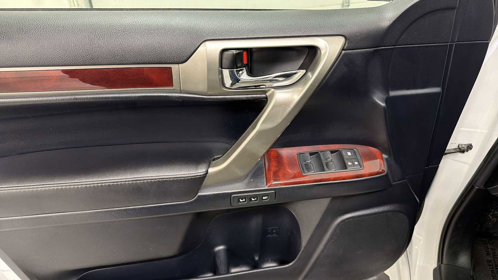 Used 2013 Lexus GX 460 w/ Convenience Pkg image 15