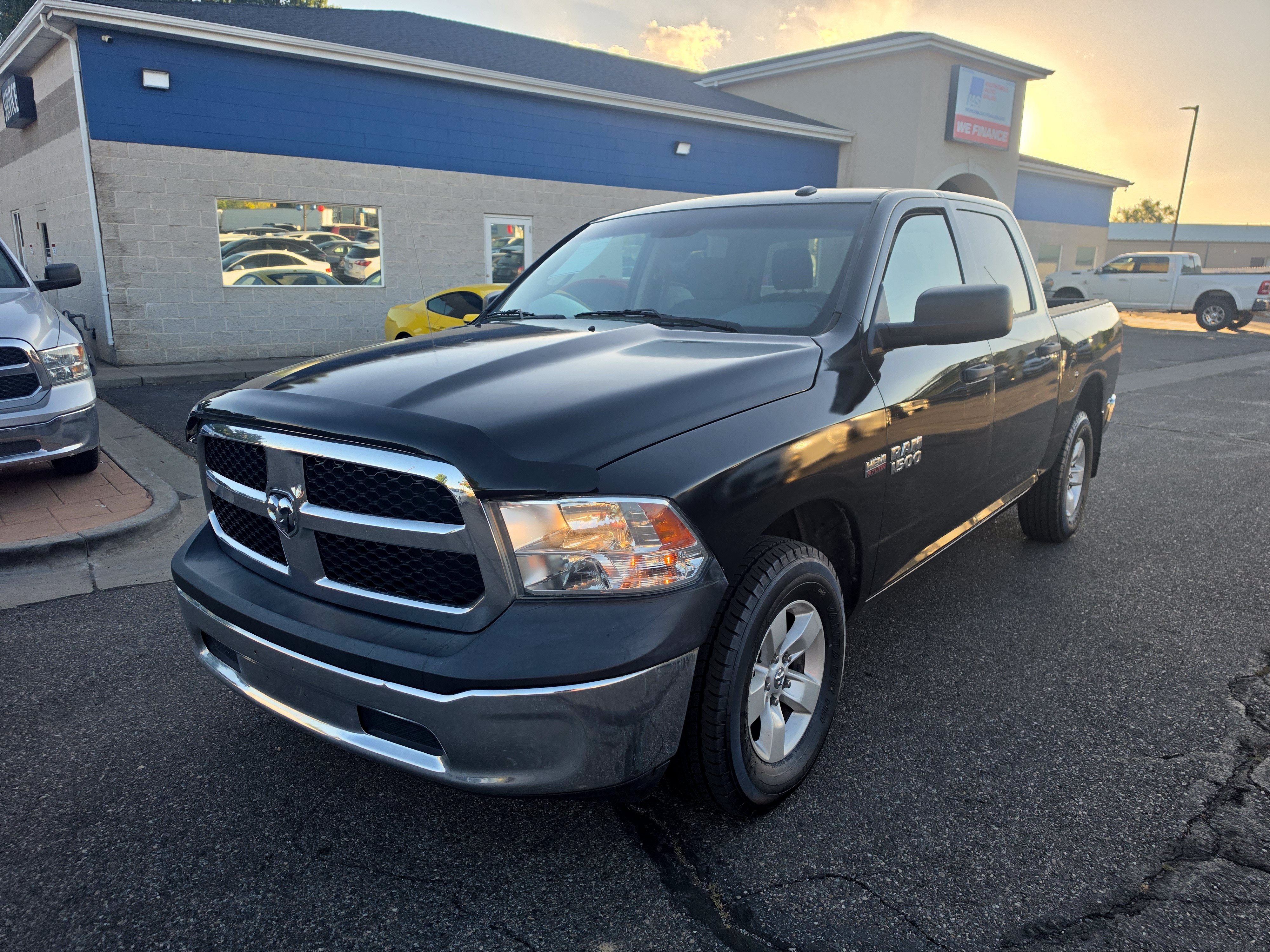 Used 2017 RAM 1500 ST w/ SXT Appearance Group AWD/4WD image 3