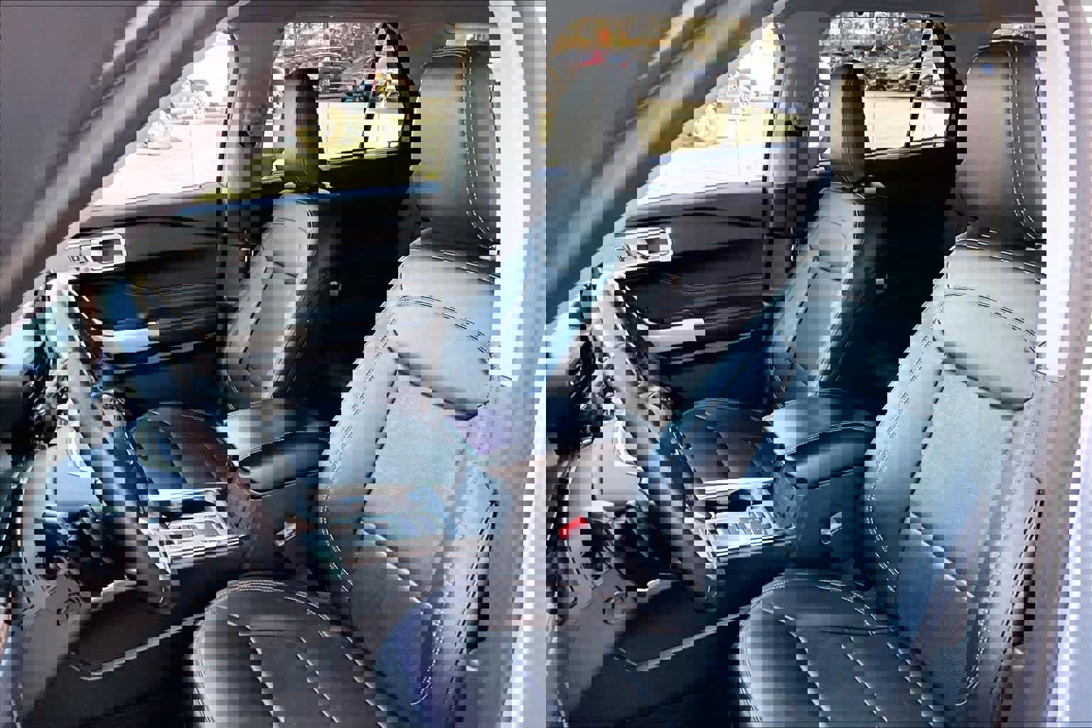 Used 2021 Ford Explorer Limited w/ Hybrid Equipment Group 310A image 8