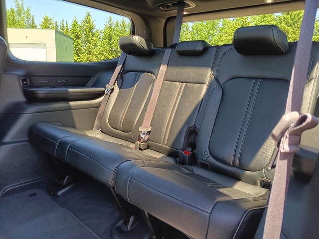 Used 2023 Jeep Wagoneer Series II AWD/4WD image 24