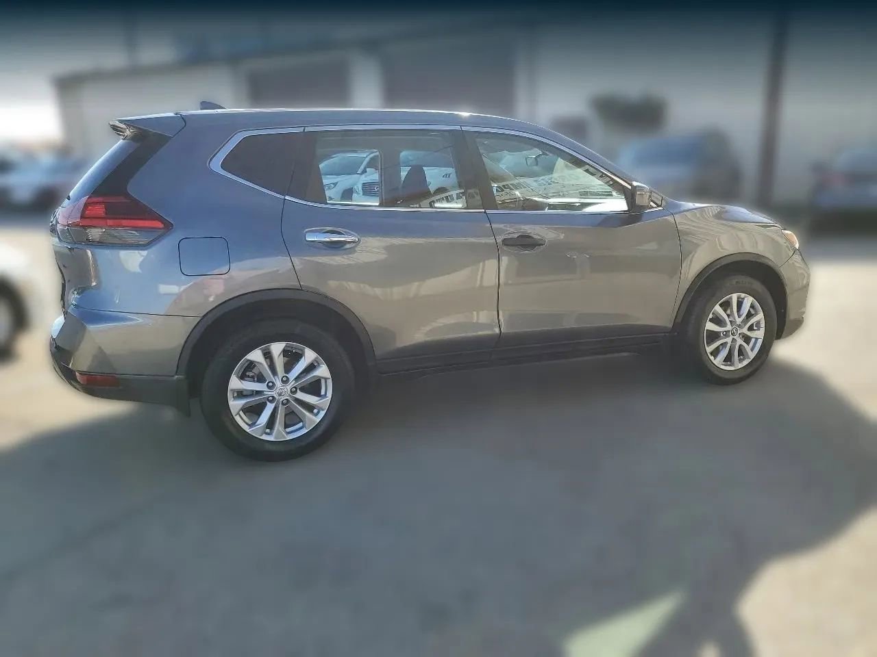 Used 2017 Nissan Rogue SV FWD image 10